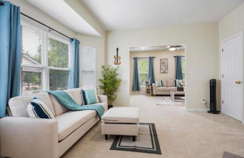 Modern 4BR Retreat with Free Parking in Prime CWE! - Foto 10