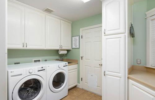 Luxury 5br 3 5ba w Pool & Hot Tub - Photo 32