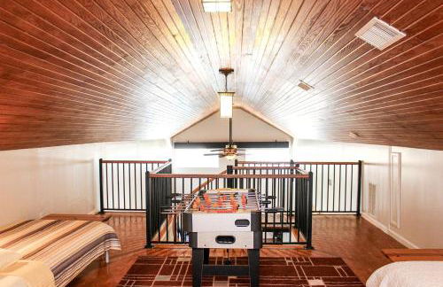 Group Cabin with Kayaks and Foosball Table in La Grange, Texas - Foto 12