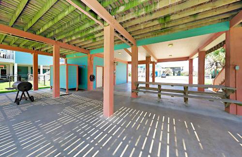 Escape Ocean View l Large Deck Sleeps 10 - Foto 35