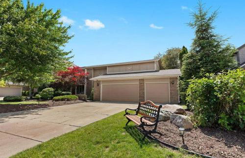 NEW! 4BR I Indoor Pool on the Bay in Boat Town USA - Foto 11