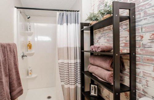 Renovated Bungalow Getaway - Foto 53