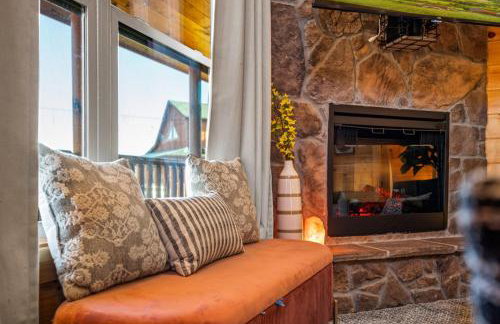 Indoor Pvt Pool, Pkyway, 44, HotTub, BBQ, King - Photo 38