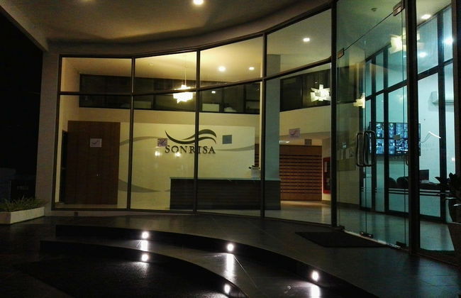 Sonrisa Sriracha - Photo 2