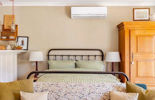 The Old Pool House, Stylish Large Studio in Private Country Estate with Air Con - Foto 9