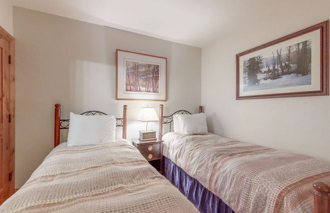 Torian Plum Condominiums - Foto 10