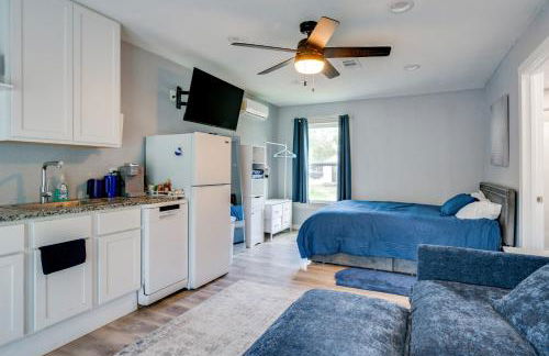 10 Mi to Lake Conroe Couples Retreat with Porch! - Photo 1