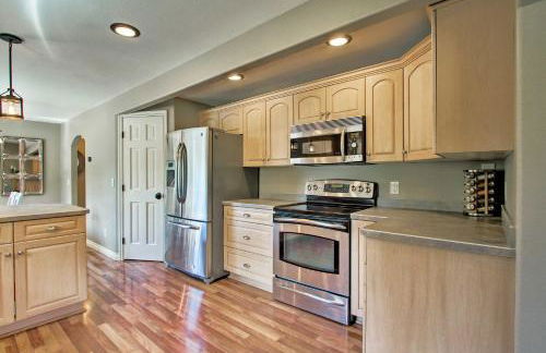 Creekfront Lincoln Home, Steps from Downtown! - Foto 7