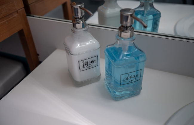 Gorgeous Urban Oasis W/hot Tub, Heated Pool And Private Movie Theater 3 Bedroom Home by RedAwning - Foto 27