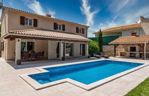 Villa Natasha - charming Istrian villa with private heated pool - Foto 1