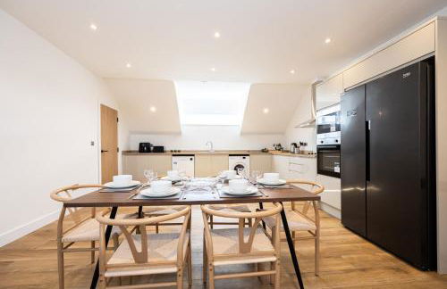 Stanway Apartments- Free Parking & Close To Tram Stop - Photo 49