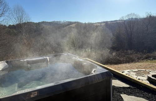 Pet Friendly NC Cabin with Views & Hot Tub - Foto 2