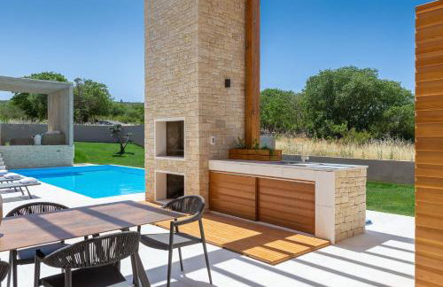 Luxury Villa Silence with Heated Pool - Photo 34