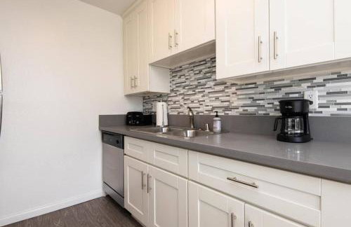 Skyline Palms 1-Bedroom with Roof-Top Pool - Foto 22