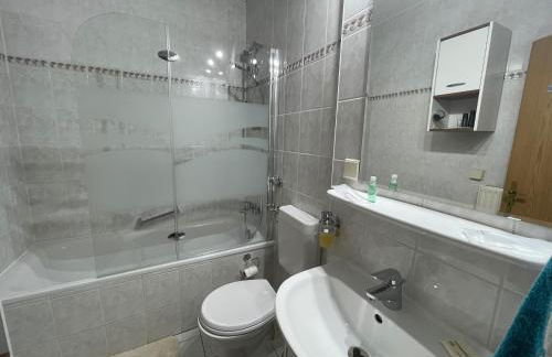 BEIMS APARTMENT-Vollausstattung-Küche, kostenlos-WFI, Smart-TV - Foto 12