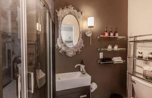 Chic Home with King Bed and Fire Pit - Foto 18