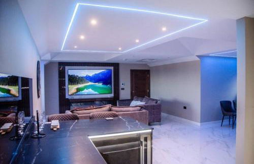 Luxury City Stay: 2-BR Penthouse - Foto 12