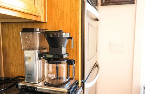 Serene Vineyard Chateau with Pool, Hot Tub, BBQ - Foto 20