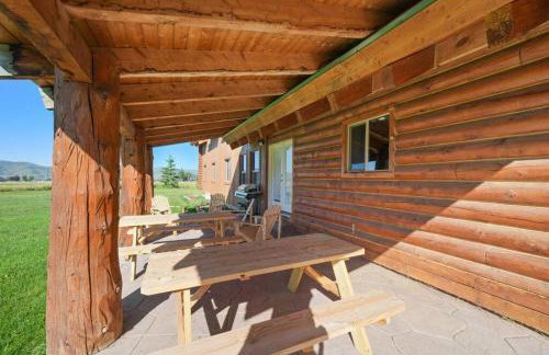 Splendor Valley Farms Huge Log Cabin with King Bed Bunk Beds and Game Room - Photo 16