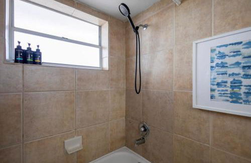 Bayshore Bliss, Cozy with Water Views of Miami Bay - Foto 46