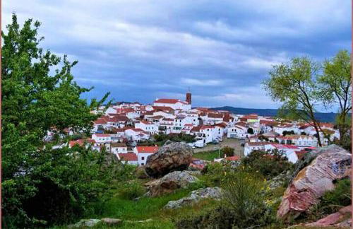 Charming house with mountain view in Encinasola, fireplace - Photo 21