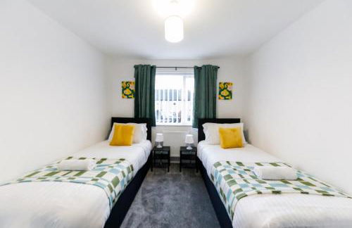 Spacious 2Bed - Great for Contractors - Driveway&Garden - Foto 13