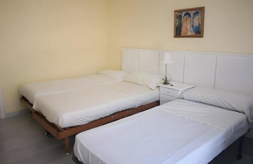 Bonito piso con jardines y piscina - Foto 32