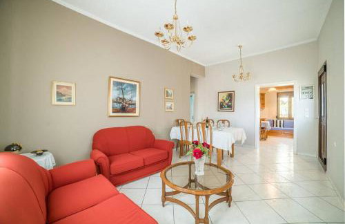 Family House with Garden - Foto 5