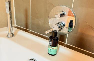 Luxury Villa with Beach Hut and Hot Tub - Photo 25