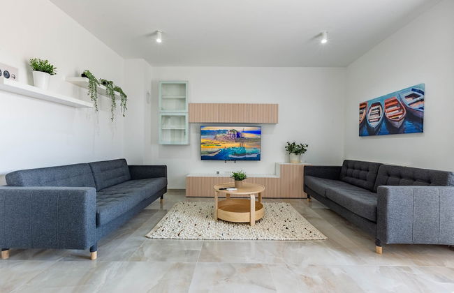 Exquisite Prestige Luxury Apartments With Shared Pool - Photo 39