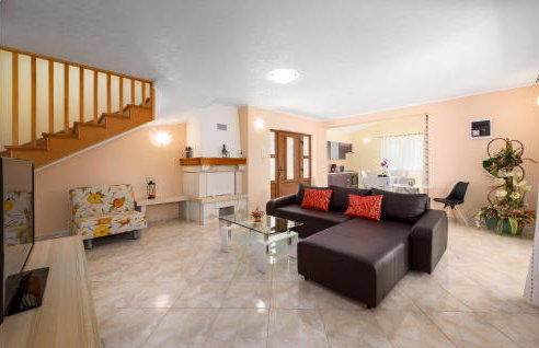 Three-Bedroom Holiday Home In Tinjan - Photo 21