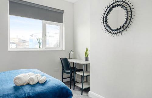 Lovely 2 Bedroom House - Free Parking - Accommodation near QMC Hospital & University of Nottingham - Suitable for Short Stays & Long Stays - Photo 29