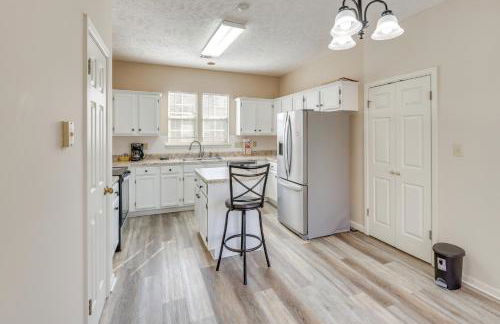 Home with Fenced Yard about 12 Mi to Dtwn Montgomery - Foto 3