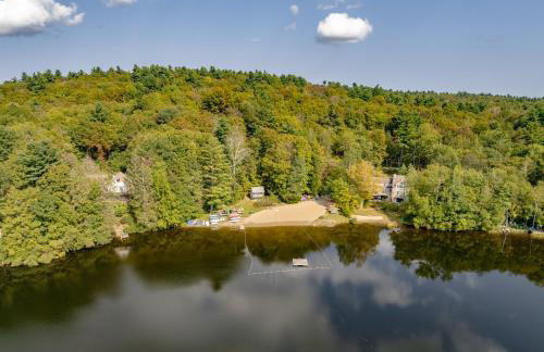 Cozy Berkshires Cabin with Lake, Beach, Hot Tub, Fireplace - The Wilde BNB - Foto 20