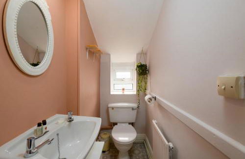 Joseph Suite - Stylish 3BR Home with Parking & WIFI - Foto 24