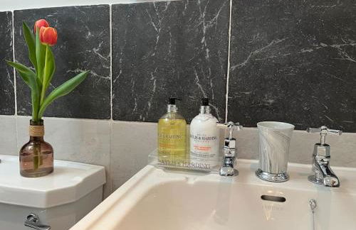 Courtyard Cottage - Photo 19