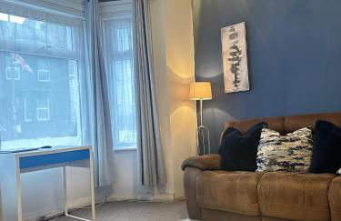 Spacious 3-Bedroom House with Fast Wi-Fi & Free Parking - Foto 10