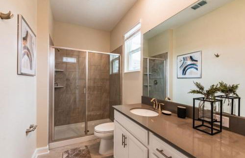 Beautiful and Spacious 5 Bed Pool Home home - Foto 34