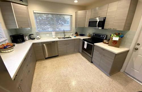 Deerfield Beach heated pool house - Photo 62