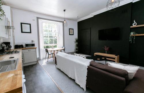 Peaceful Apartment - Dedicated Free Parking - Walk to Centre, Uni, Hosp - Business and Leisure - Contact For Long Stays - Foto 4