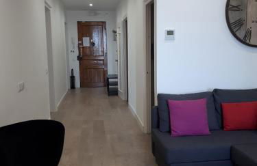 Beautiful Apartment on Las Ramblas with Port views - Photo 7