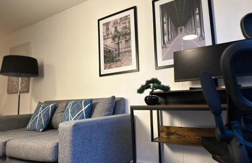 Cozy City Centre Apartment with Free Gym and Free Coffee - Photo 34