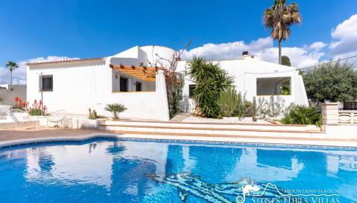 Villa Caliza in Cunit with Private Pool and large garden - air conditioning in bedroom - Photo 2