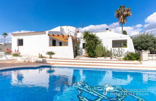 Villa Caliza in Cunit with Private Pool and large garden - air conditioning in bedroom - Photo 2