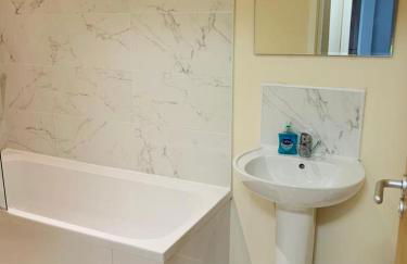 Modern 2 Bed Apartment, Close to Gla Airport & M8 - Foto 22