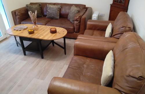 Beautiful 3-Bed Bungalow Kessingland rural retreat - Photo 2