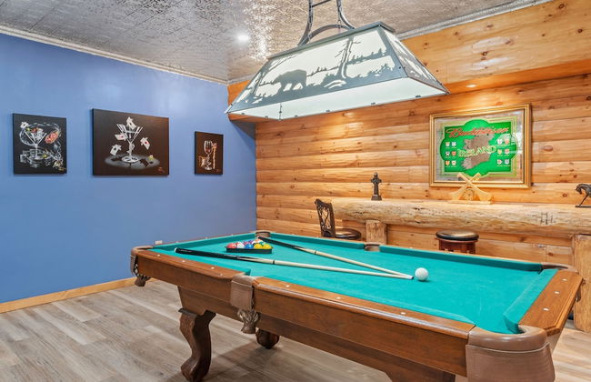 The Bigwood Cabin by Avantstay Hot Tub Firepit Pool Table Private Yard - Photo 29