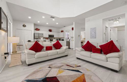 483-Stunning 6 bed home with private pool overlooking quiet conservation area - Foto 9