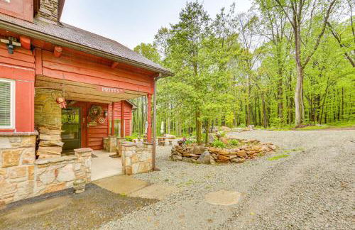 10 Mi to Mtn Resort Normalville Cabin with Balcony! - Foto 35