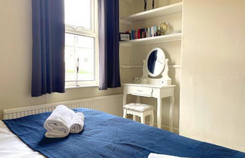 The Racecourse - Quaint Victorian Home With Free Parking - Foto 30